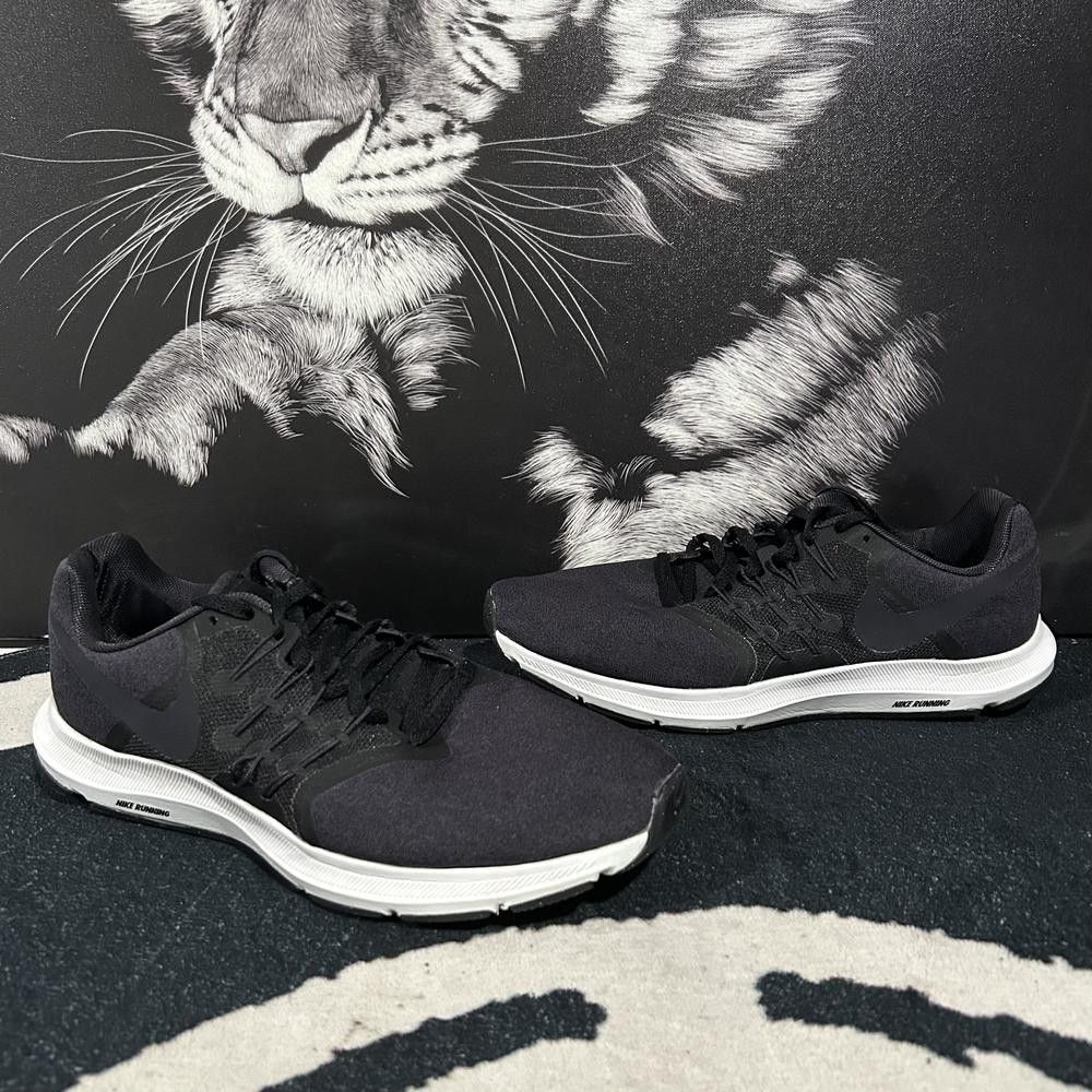 Nike Run Swift 908989-015 Athletic Sneaker Mens 10.5 Black Mesh Training Running